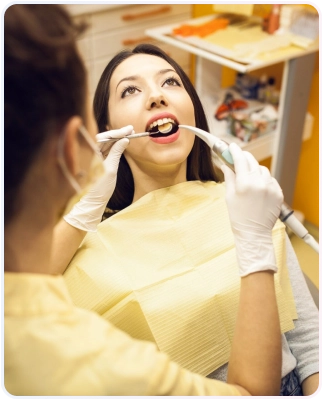 Scaling Gigi 11 Proses Bleaching Gigi Jakarta Selatan di klinik gigi.