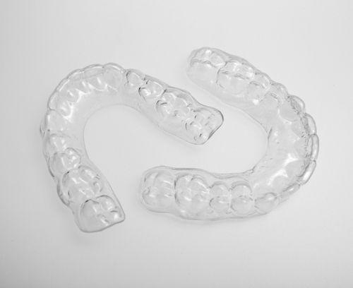Mengenal Aligner Gigi dan Behel Gigi: Simak Definisi, Cara Kerja, dan Perbedaaanya! 1 The person next to you is straightening their teeth Thats how discreet Invisalign® clear aligners are http goo gl ikLd0k 1 drg Ardianti