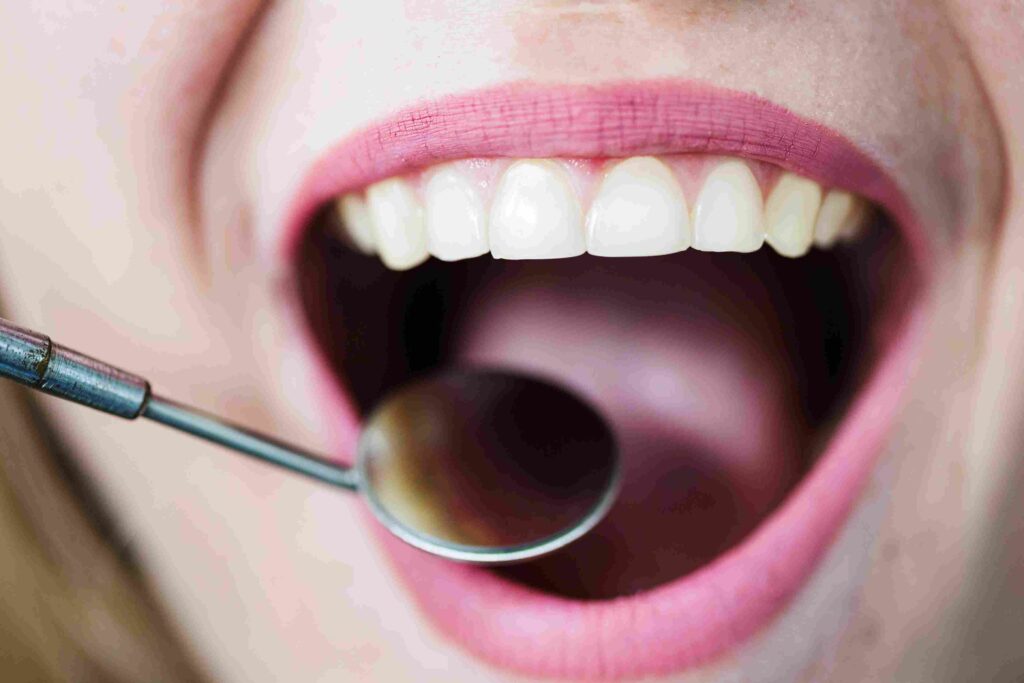 Mengenal Enamel Gigi dari Fungsi, Kerusakan, hingga Cara Melindunginya 1 Apa Itu Enamel dan Mengapa Penting untuk Kesehatan Gigi